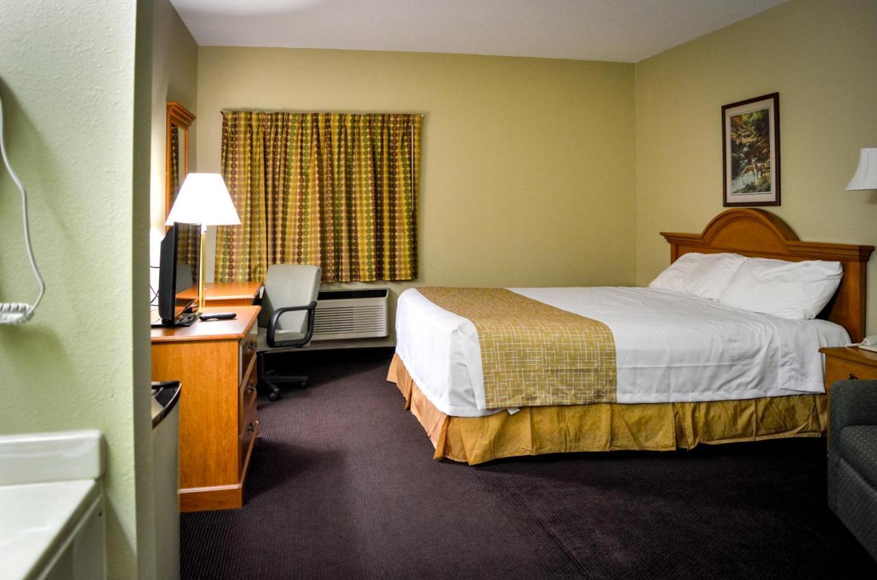 Travelodge By Wyndham St. Louis Berkeley Exterior photo